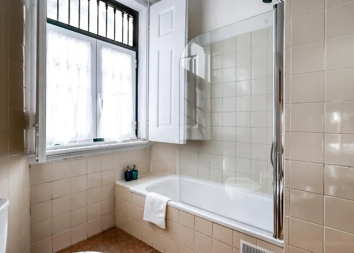 Typical House ליסבון